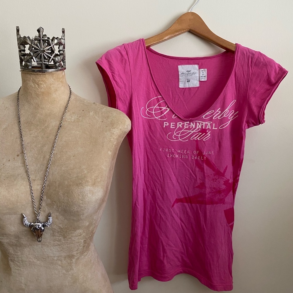 🌟 3/$15 | bright pink deep v neck tee